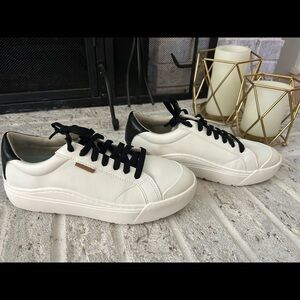 EUC- worn once. Comfortable, stylish walking sneakers. New white laces included